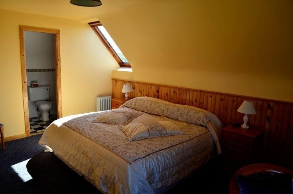 Decourcey'S Hazelbrook Farmhouse B&B Cleggan Oda fotoğraf